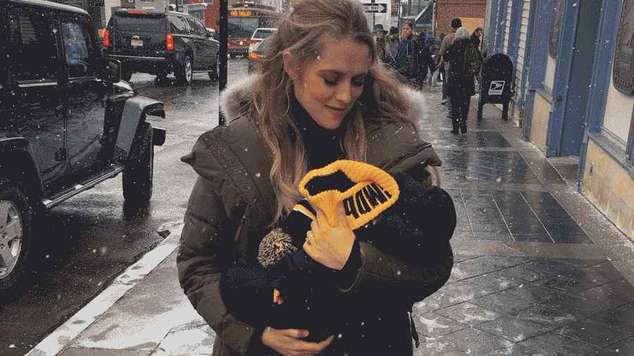 Teresa Palmer revela como uma 'mamãe que amamenta' faz Sundance