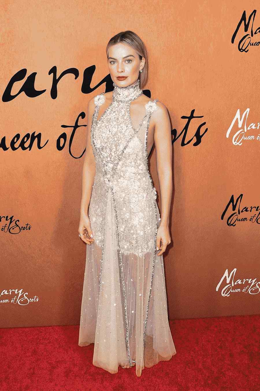 A imagem pode conter Estreia de Moda da Pessoa Humana Margot Robbie Tapete Vermelho e Tapete Vermelho Estreia