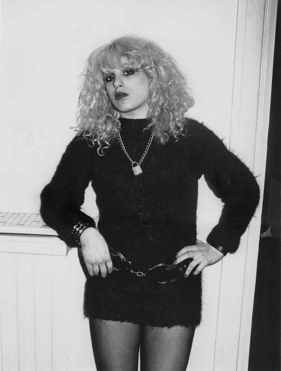 A imagem pode conter Nancy Spungen Jóias Colar Acessórios Acessório Vestuário Vestuário Pessoa Humana e Manga