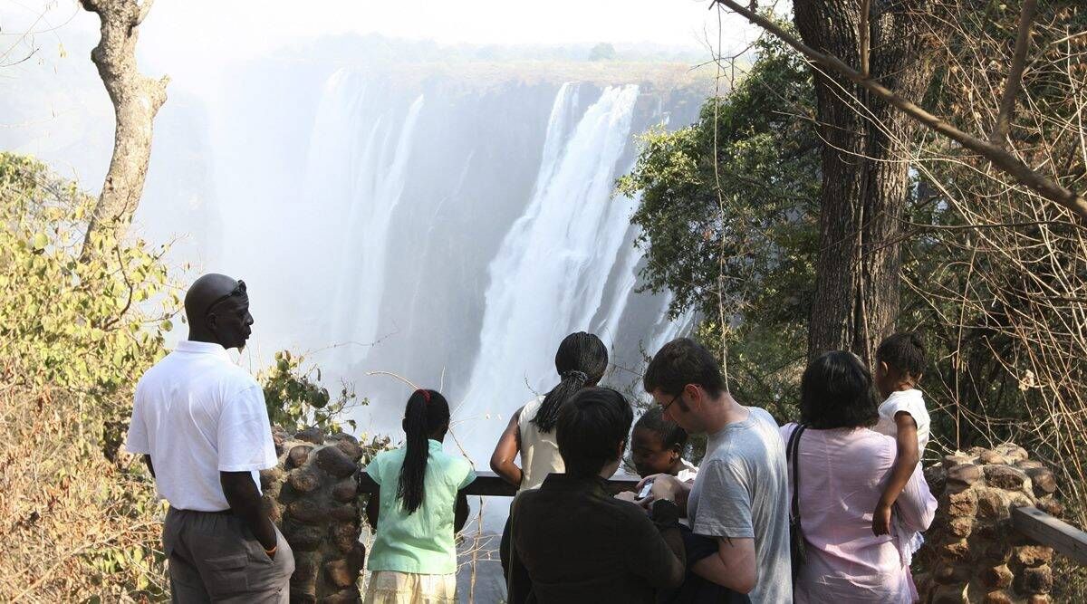 Zimbabvė užlieja Viktorijos krioklį vakcinomis, padedančiomis turizmui