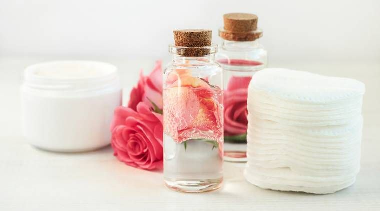 Dicas de cuidados com a pele: como usar água de rosas em regime de beleza