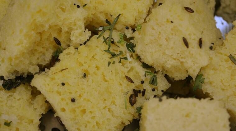 khaman dhokla، khaman dhokla in a cup الميكروويف، khaman dhokla in a mug recipe الشرق to cook in home، khaman dhokla quarantine recipe