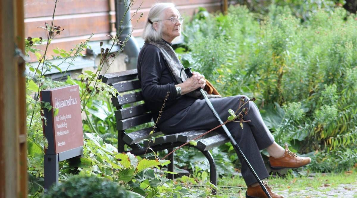 Alzheimer, życie z chorobą Alzheimera, opieka nad osobą z chorobą Alzheimera, demencja, zdrowie, indian express news