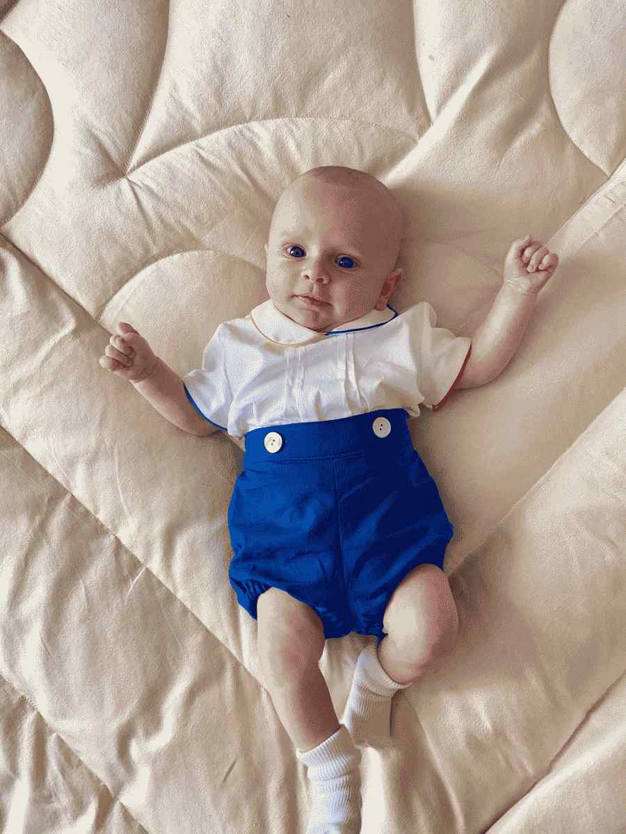 A imagem pode conter Móveis Pessoa Humana Recém-nascido e Bebê