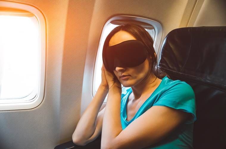 yatmaq, uçuşlarda yatmaq, uçuşla səyahət edərkən necə yatmaq, hind ekspres, hind ekspress xəbərləri