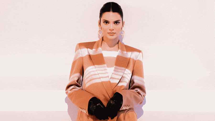 Kendall Jenner e Willow Smith fizeram a caminhada na noite passada com Stuart Weitzman