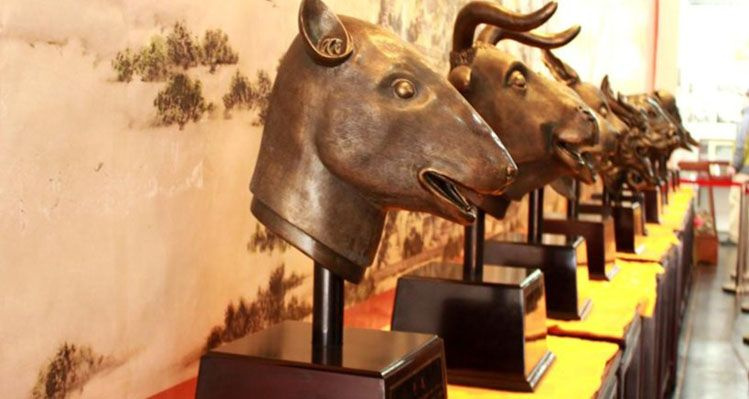 Dyrestatuer af bronze