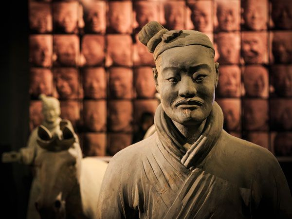 Het Terracottaleger, Xi