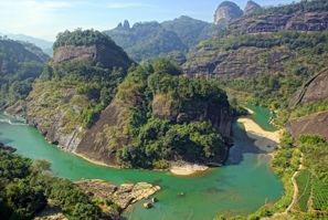 Wuyi-fjellene er en annen stor naturlig attraksjon i Xiamen
