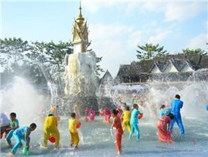 Festival de las salpicaduras de agua en Xishuangbanna, China